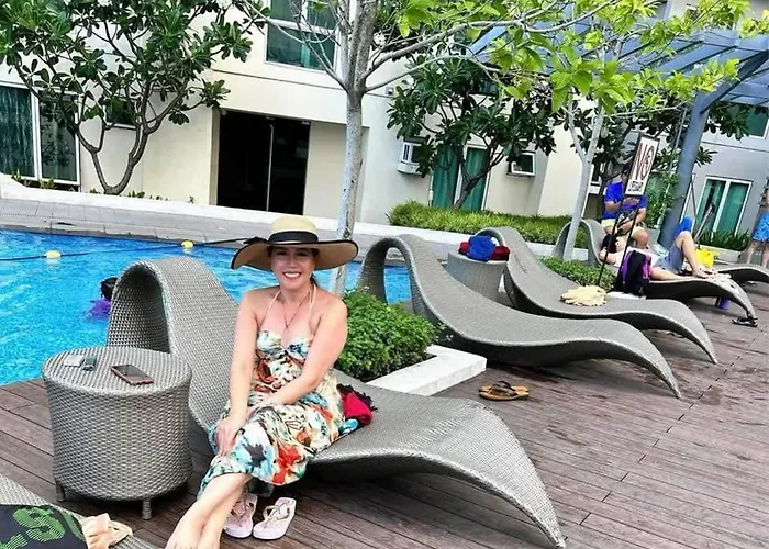 Phebs 2bedroom Posh In The Heart Of Makati