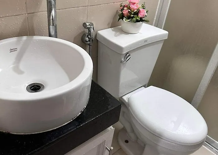 Phebs 2bedroom Posh In The Heart Of Makati Apartment