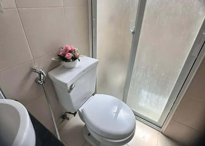 Phebs 2bedroom Posh In The Heart Of Makati *