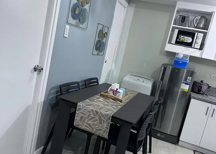 Phebs 2bedroom Posh In The Heart Of Makati Apartment