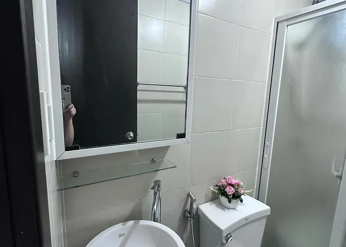 Phebs 2bedroom Posh In The Heart Of Makati Manila