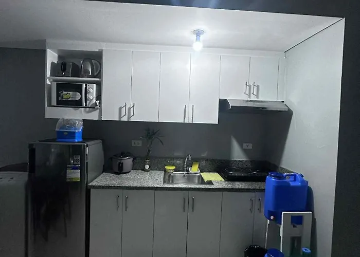 Phebs 2bedroom Posh In The Heart Of Makati
